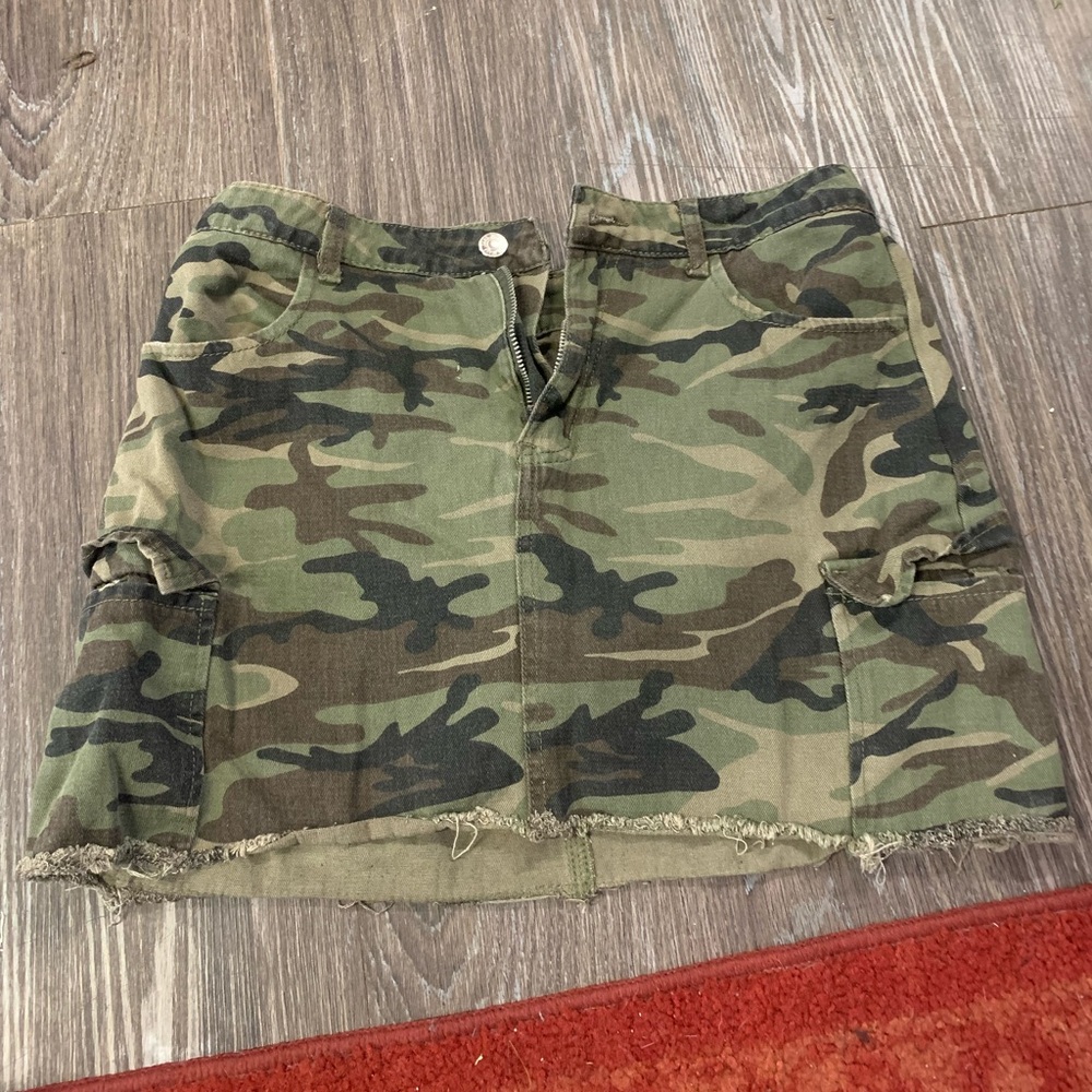 Camo cargo skirt